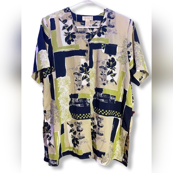 Christie&Jill Short-Sleeve Printed Fabric Covered-Buttons Tunic Blouse, Size XL - Picture 1 of 7